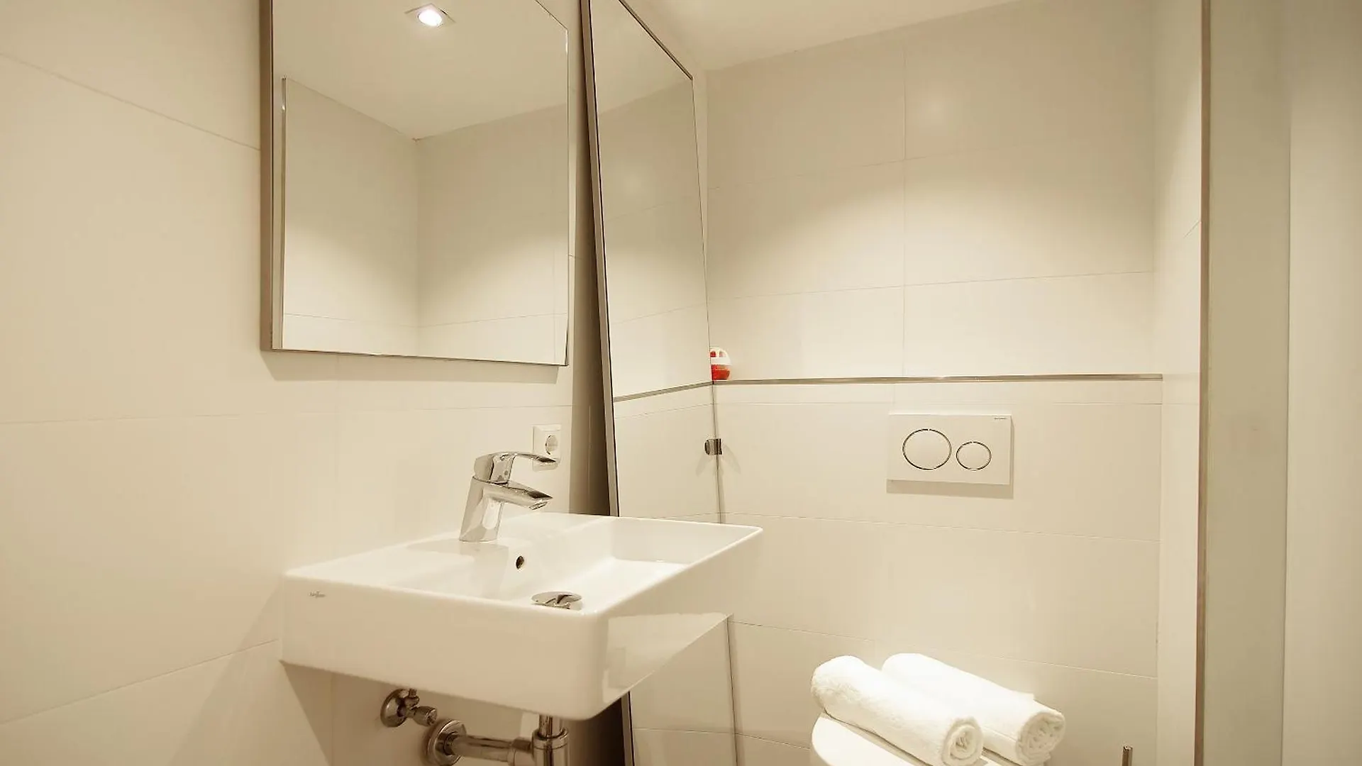 Group Stay, 7 Minutes Away From Amsterdam! Halfweg 0*,  Netherlands