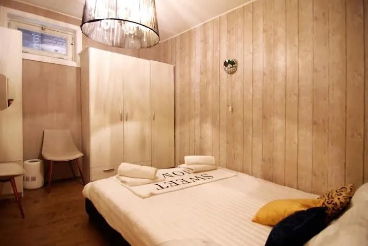 Apartment Group Stay, 7 Minutes Away From Amsterdam! Halfweg