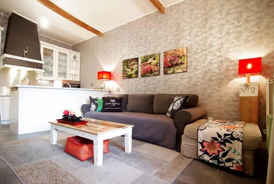 Group Stay, 7 Minutes Away From Amsterdam! Halfweg